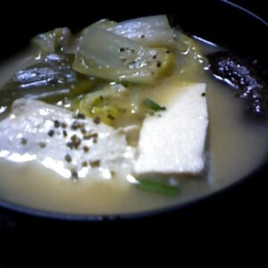 豚水菜白菜えのき豆腐のペッパーと鶏ガラが味噌な鍋♡